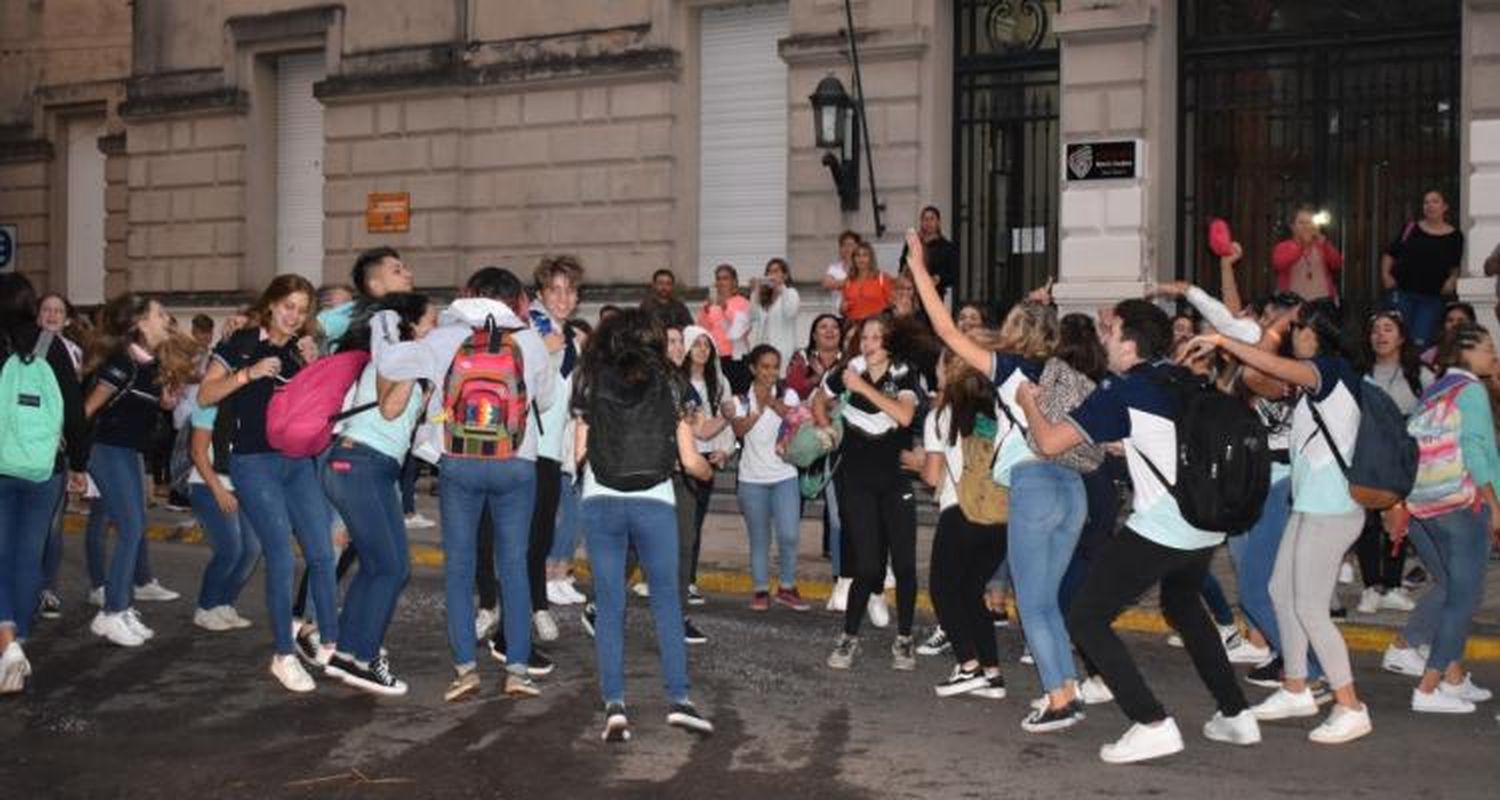 UPD: Alumnos de secundaria volvieron a clase