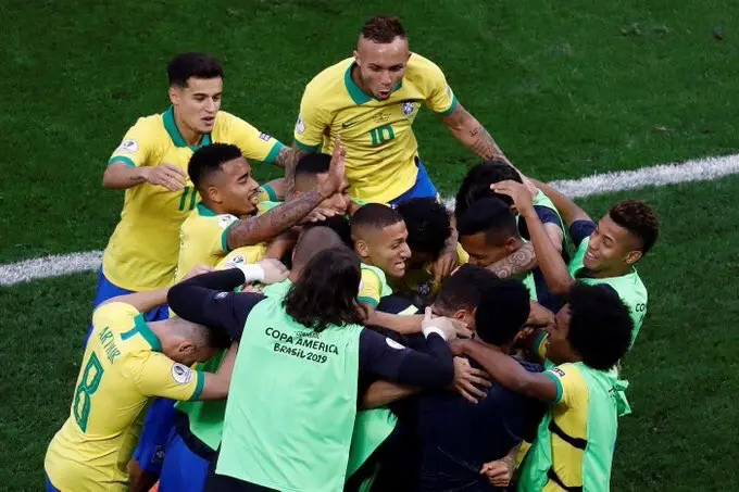 Brasil goleó a Perú y está en cuartos de final