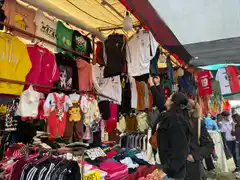 Crónica de sábado en la Feria Mercantil: más de 200 puestos en otro clásico de la Semana Santa tandilense