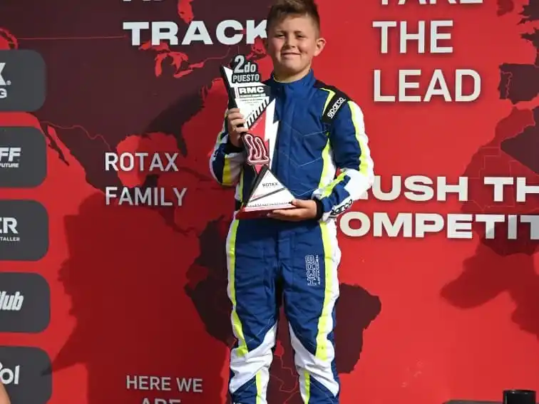 Juani en el segundo escalón del podio en Baradero.Foto:Prensa JR