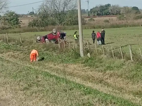 Espectacular choque y vuelco: dos vehículos impactaron en Ruta Provincial Nº 70