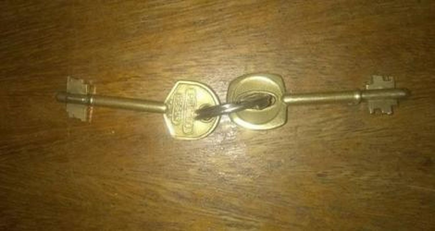 Llaves encontradas en Obligado y Aníbal de Antón