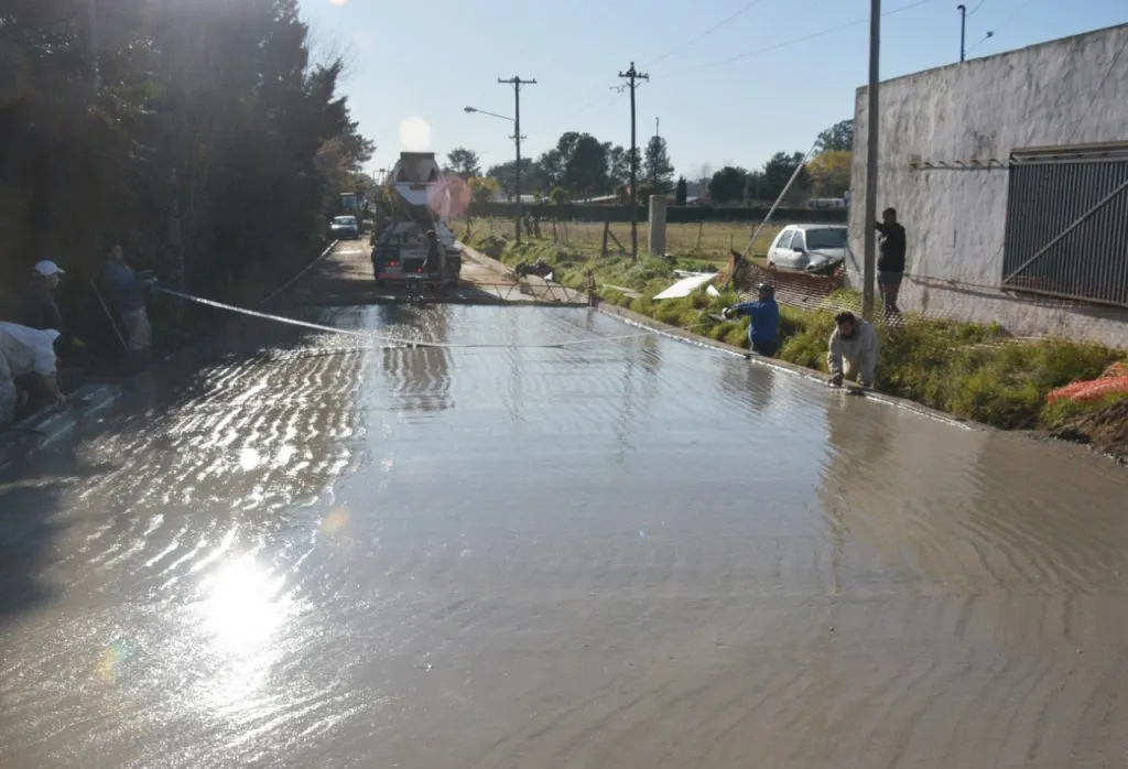 Con la colocación del hormigón avanzan las obras en avenida Pedersen