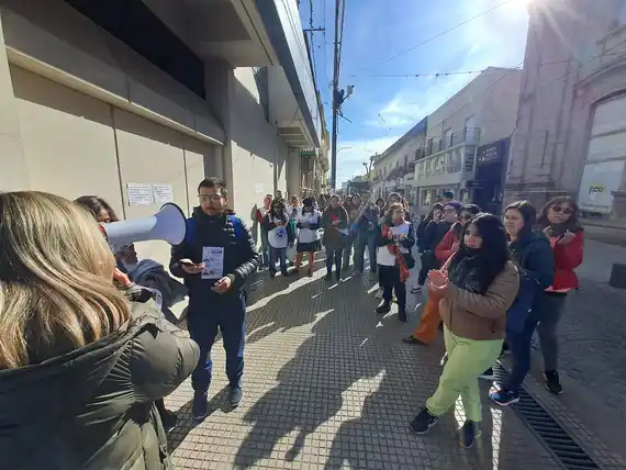 Gremios docentes manifestaron el descontento por las medidas del gobierno