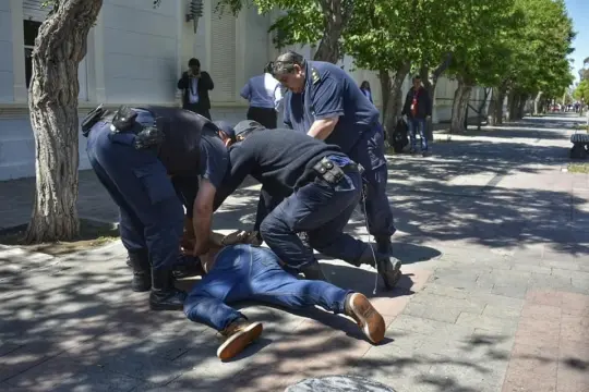 Docentes de Ctera paran por el conflicto en Chubut