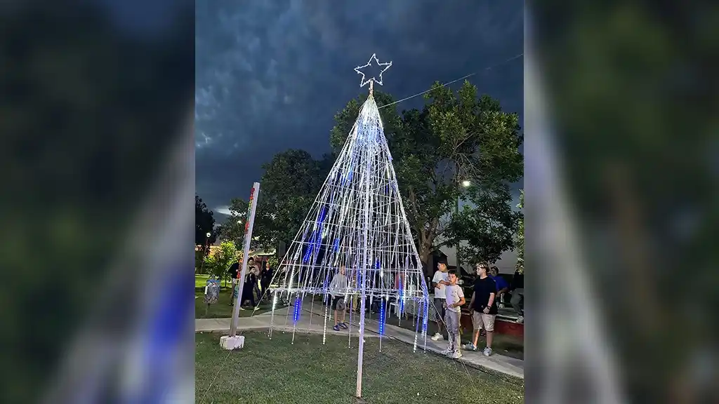 La Francia volverá este lunes a encender el tradicional árbol de Navidad