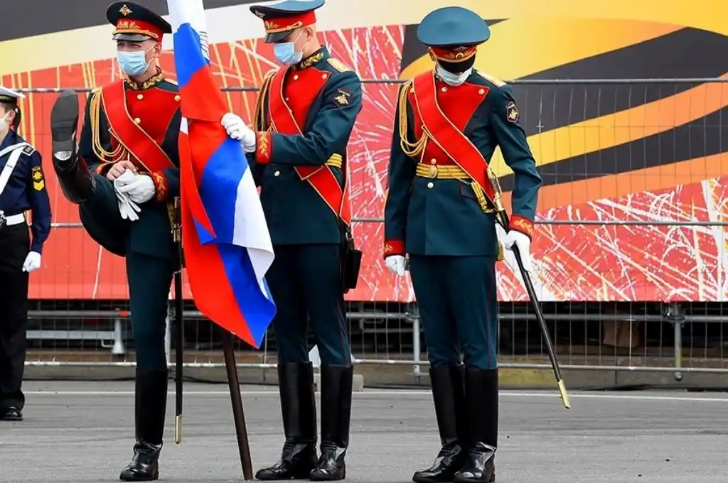 Rusia retira sus tropas de la frontera con Ucrania