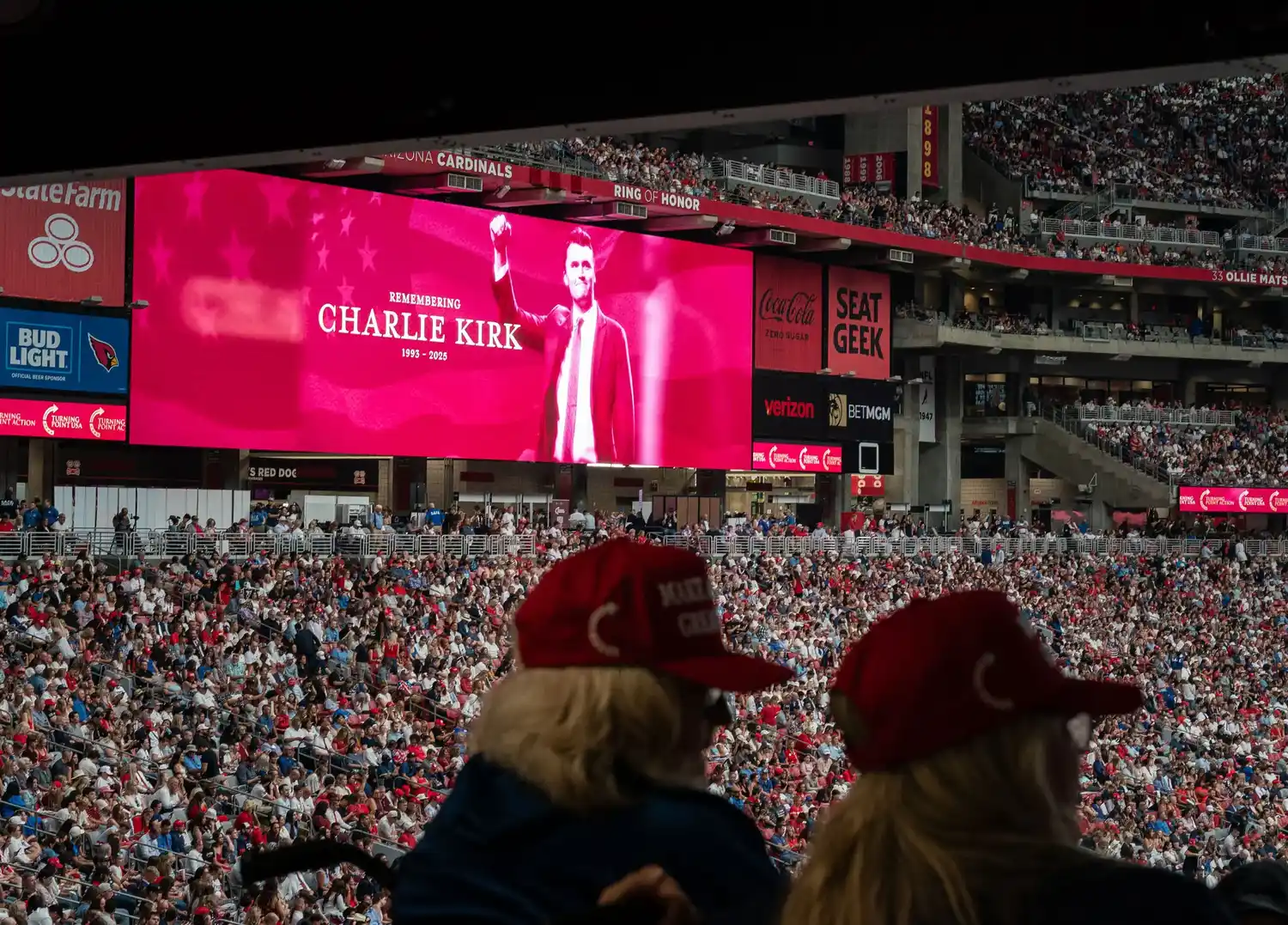 La misa en memoria de Charlie Kirk en Glendale, Arizona. Foto: NYT