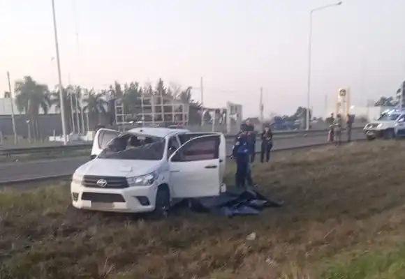 Un hombre perdió la vida tras volcar con su camioneta en la Autovía Artigas