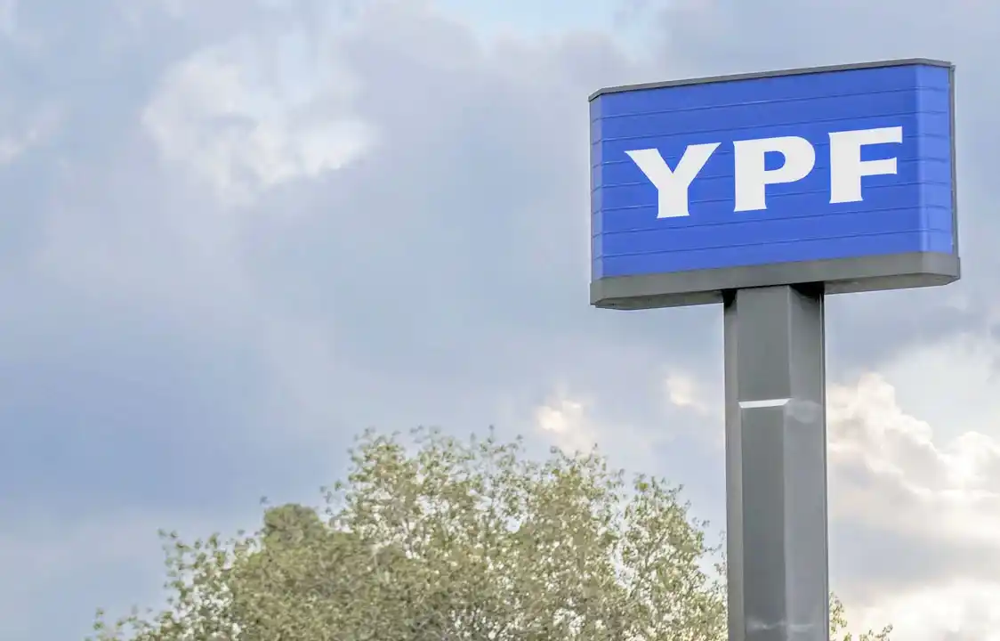 Argentina presenta esta semana un escrito para mantener la suspensión de la entrega de acciones de YPF