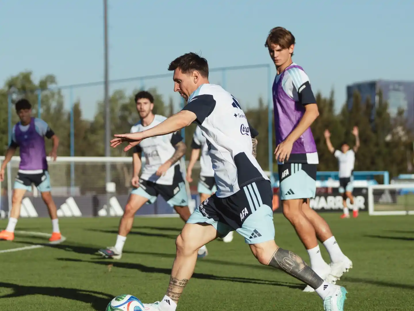 Messi ya se entrena en suelo argentino.