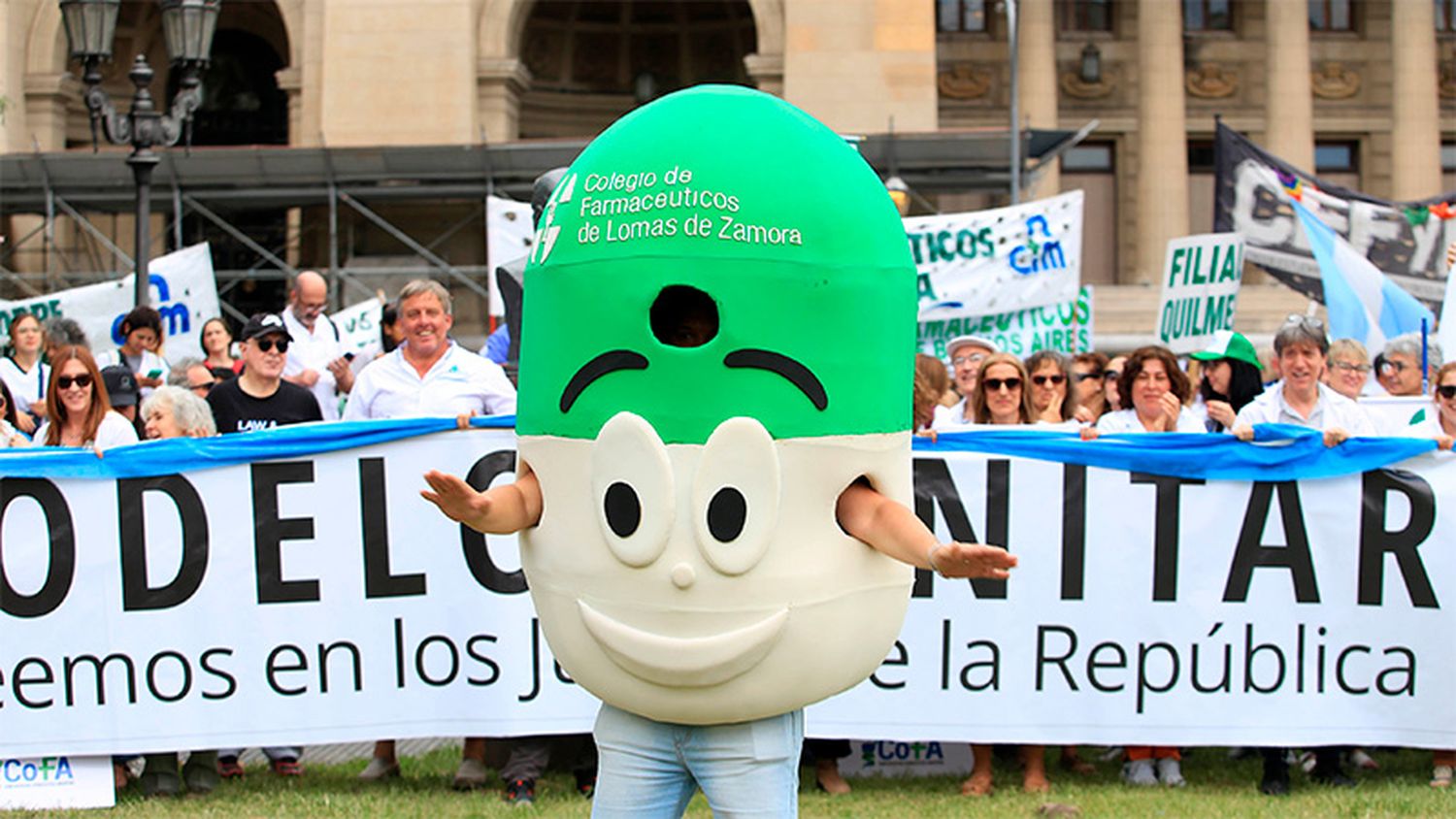 Los farmacéuticos en protesta: presentaron un recurso de amparo contra el DNU de Milei