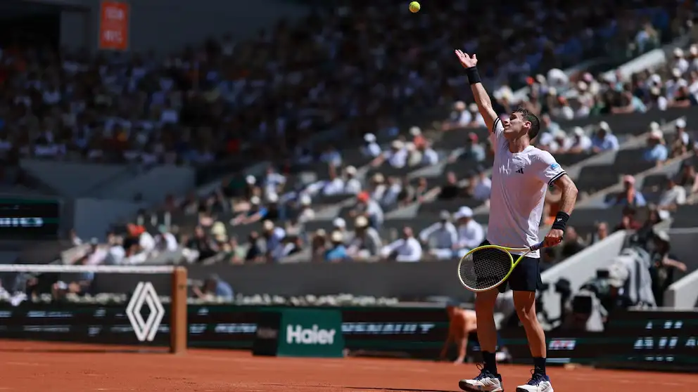 Batacazo argentino en Roland Garros: Juan Manuel Cerúndolo eliminó al Nº1 del mundo