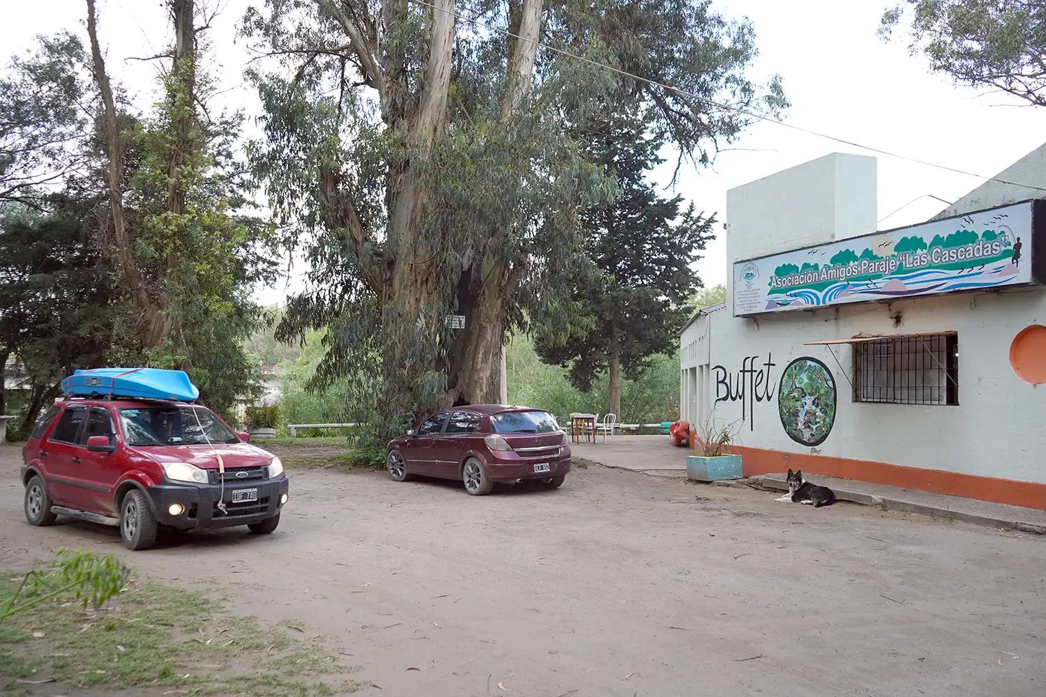 Concurrencia. Numerosos turistas disfrutan el paraje en el Río Quequén