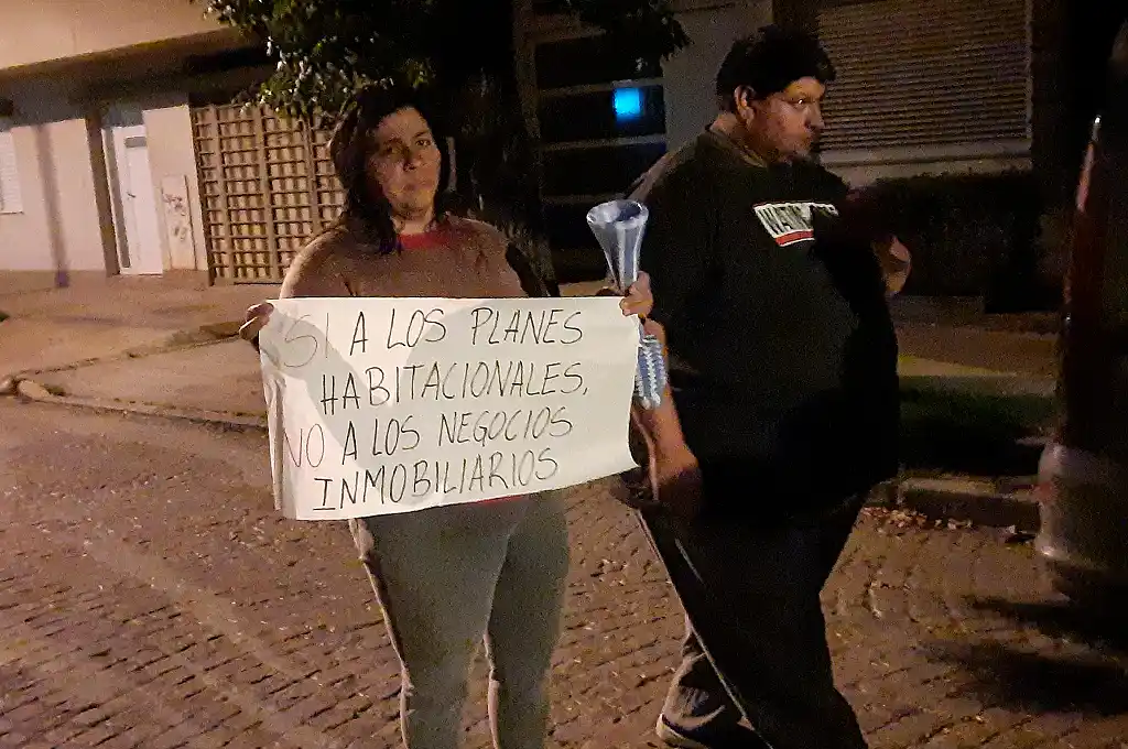 Rodríguez Martín vecinos manifestación marcha cartel 315 lotes barrio 42 aumento cuota instituto municipal de la vivienda imv - 1