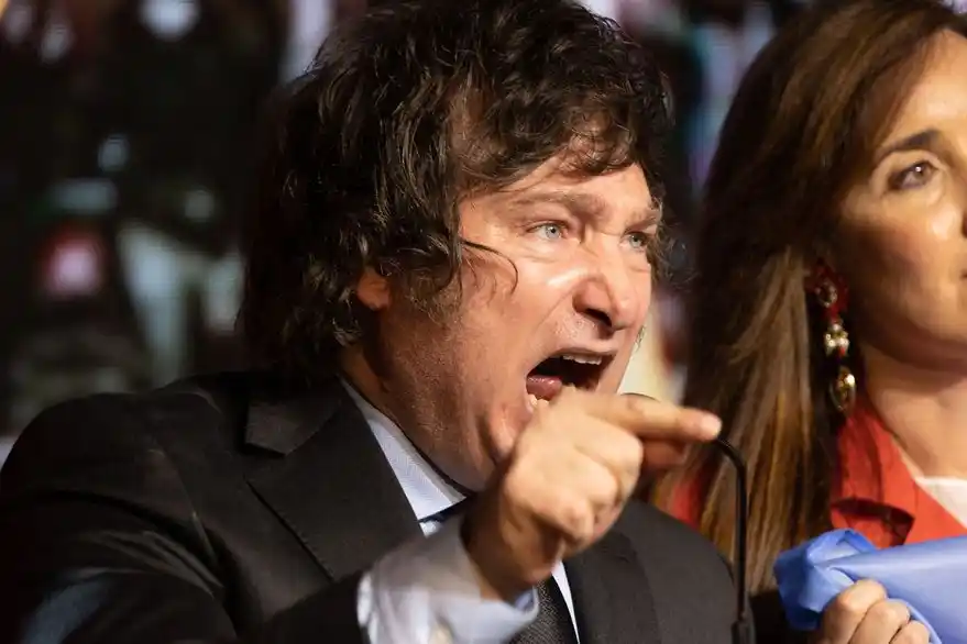 Javier Milei denunció que quieren "plantarle merca en el auto" para desprestigiarlo