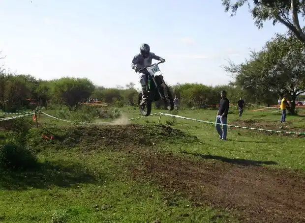 Triunfos de Cusinatto, Sturtz, González y Sittner en la tercera del entrerriano en endurocross