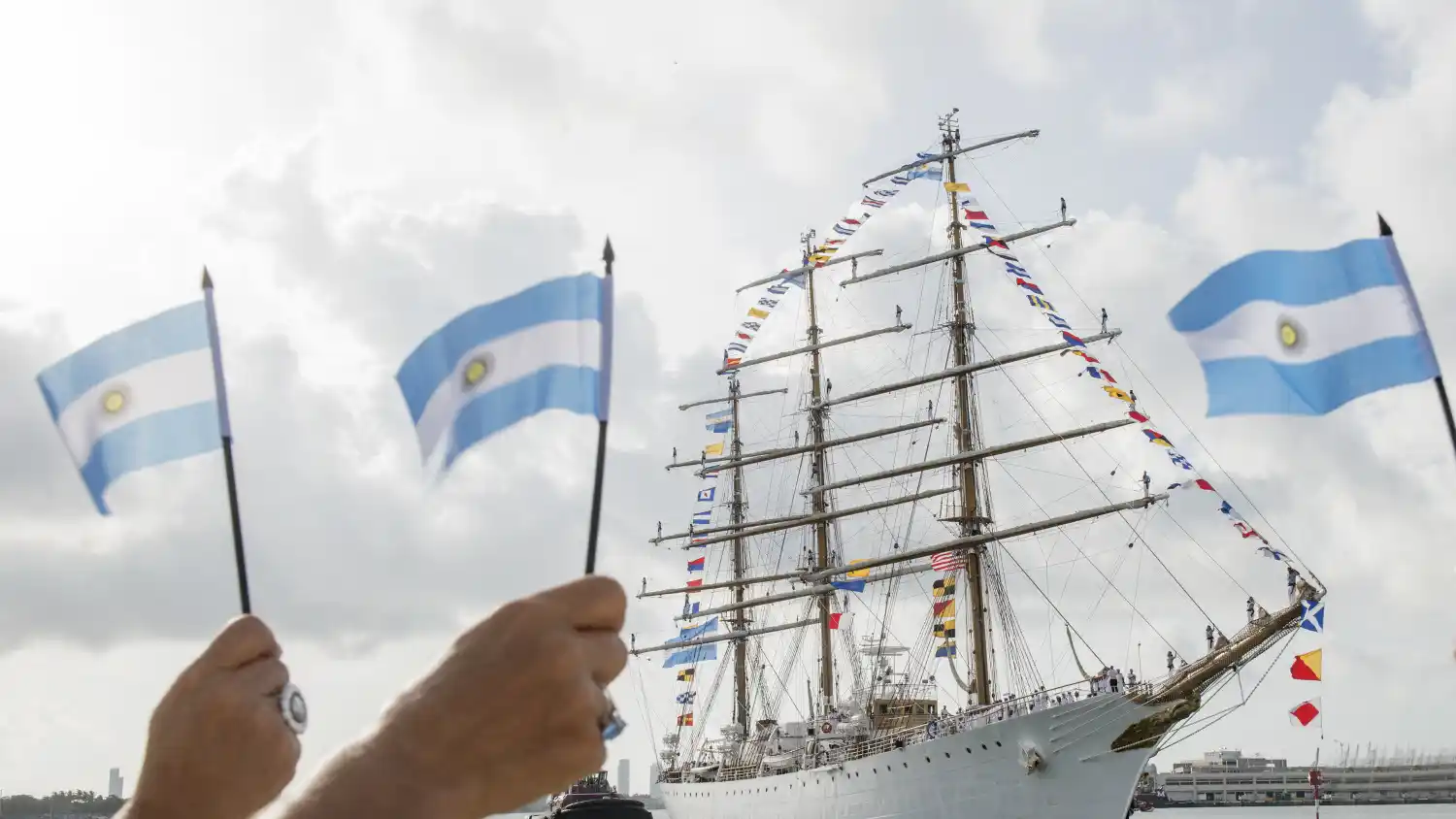 el viaje tiene un componente diplomático y de representación internacional.