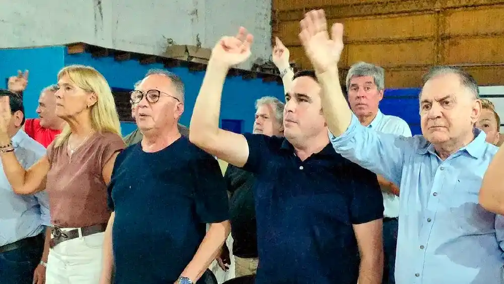 Kicillof amplía su armado nacional con el desembarco en Corrientes.