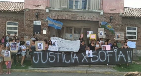 Marcharon en pedido de “justicia” por el femicidio de Sofía Vicente en Olavarría