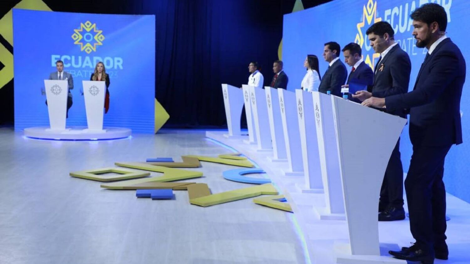 ENSOMBRECIDO POR EL ASESINATO de Fernando Villavicencio: así fue el debate presidencial en Ecuador