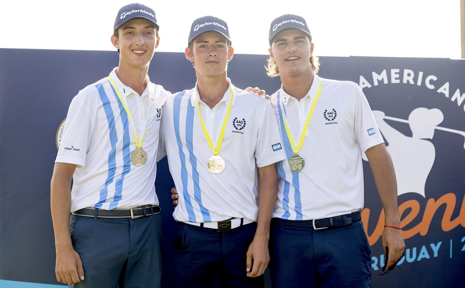 Goti junto a Laulhe y Suárez, los otros integrantes del equipo argentino.