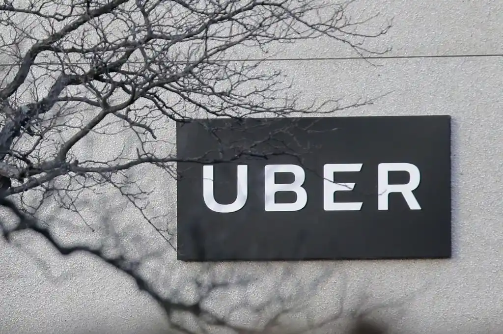 Corte británica reconoce derechos a los conductores de Uber