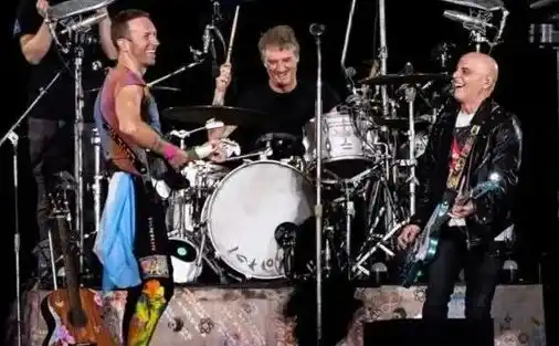 Chris Martin no para de enloquecer a los argentinos: se tatuó “Gracias totales”