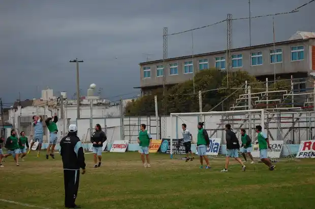 Juventud Unida viajó rumbo a Corrientes