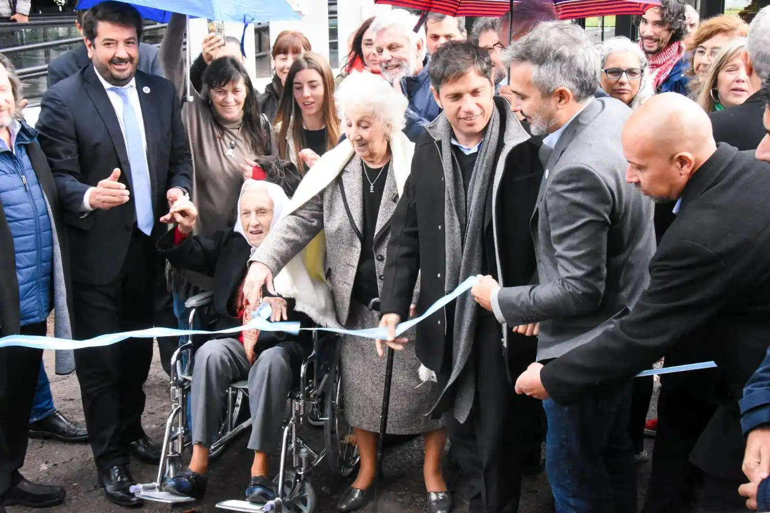 Abuelas y Madres de Plaza de Mayo participaron de la inauguración.