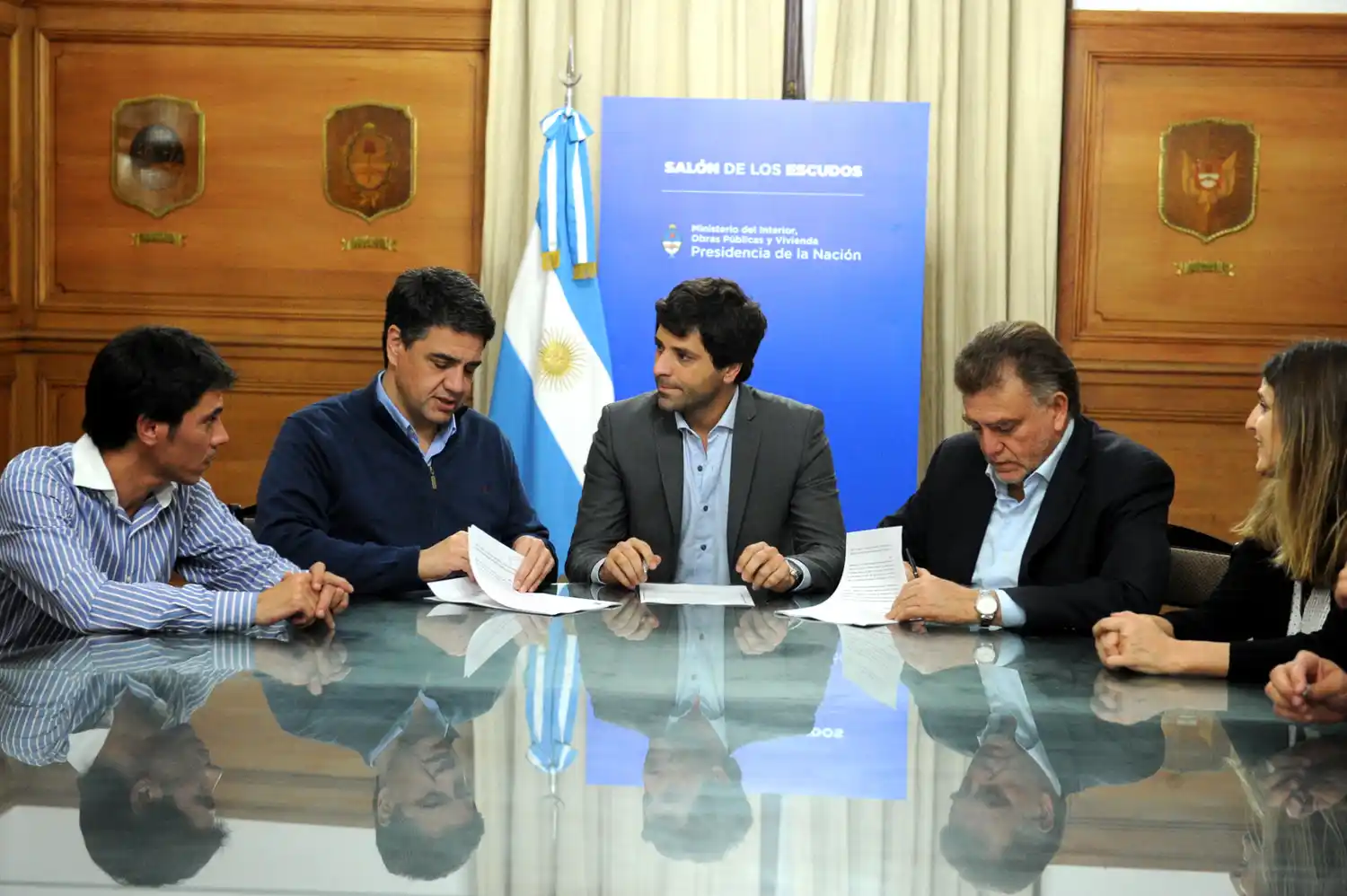 Jorge Macri firmó un convenio para urbanizar el barrio "El Ceibo"
