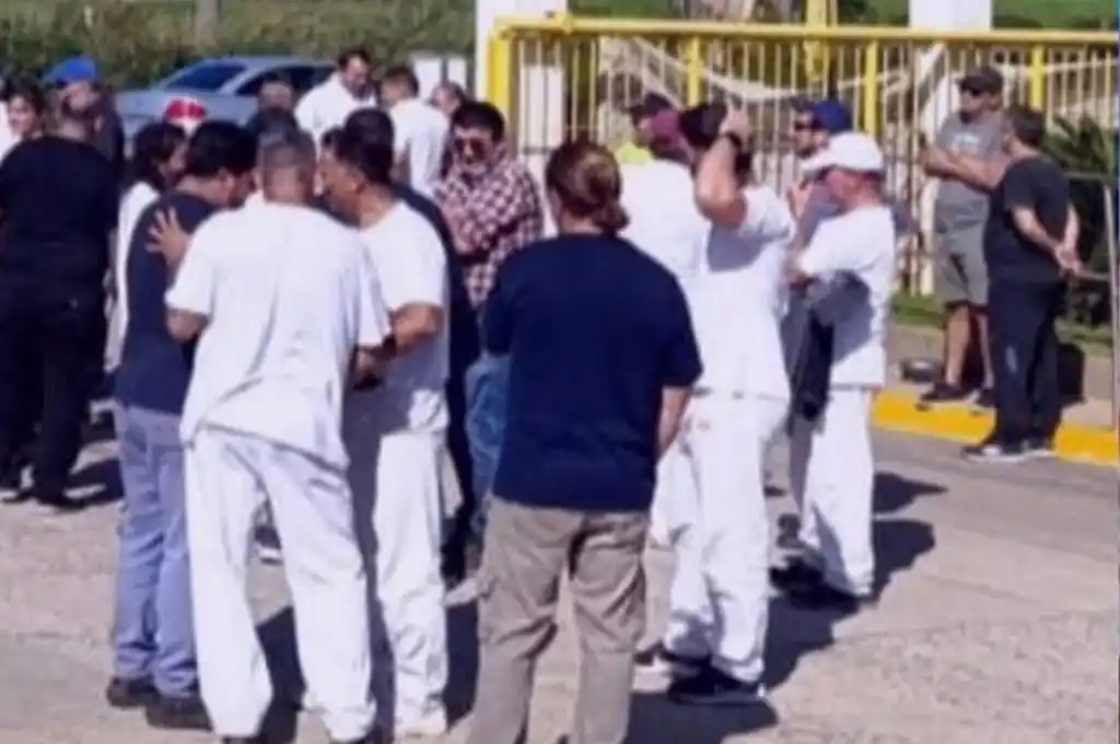 Conflicto en Lácteos Verónica: trabajadores se manifestaron frente a la planta de Suardi