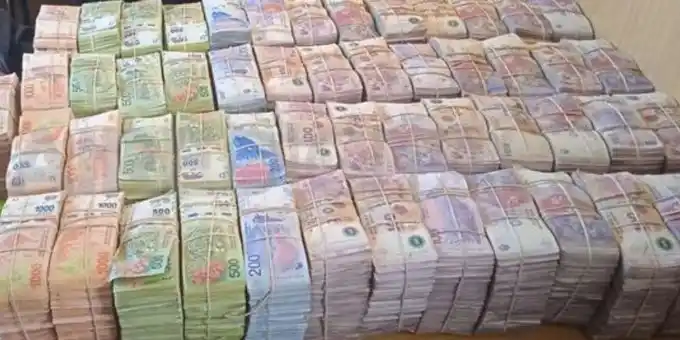 Detuvieron a un hombre con 16 millones de pesos y un arma en Carcarañá