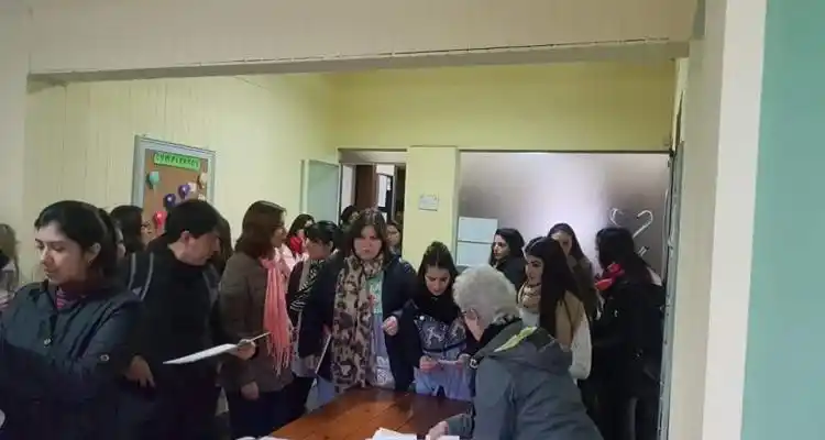 Encuesta y desfile contra el cáncer