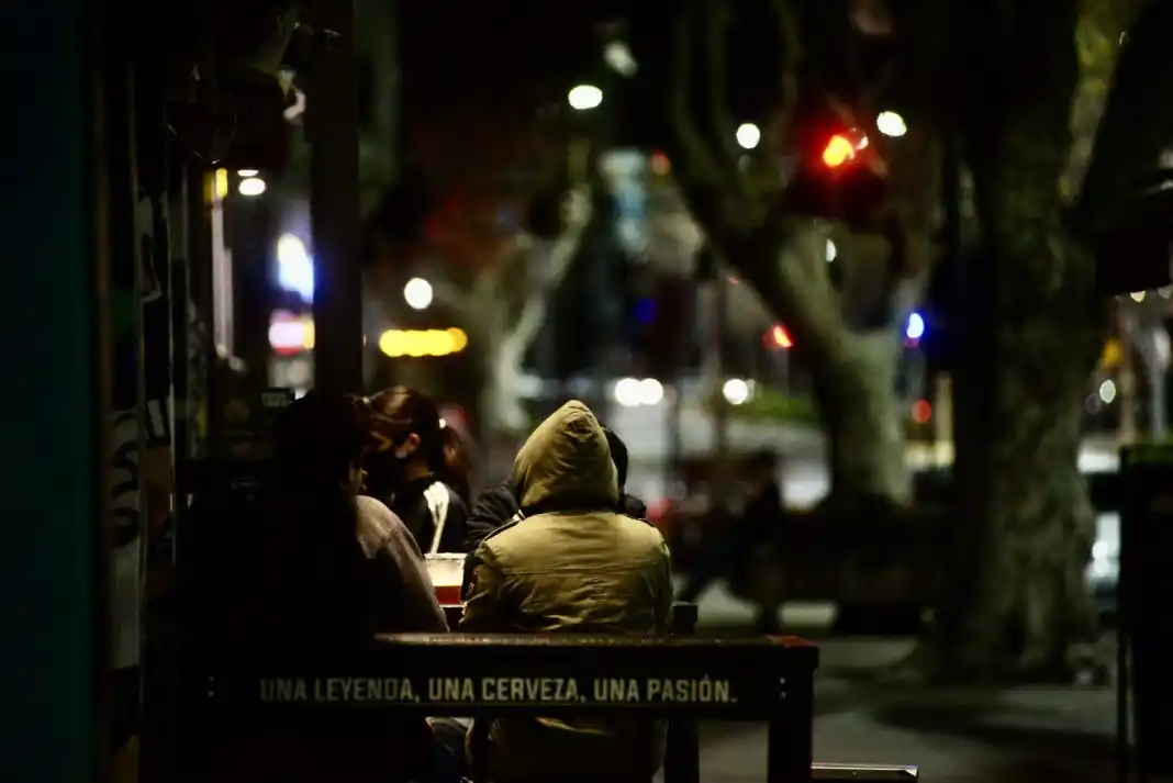 Flexibilización en La Plata: Habilitan prueba piloto para sector gastronómico con atención en las veredas