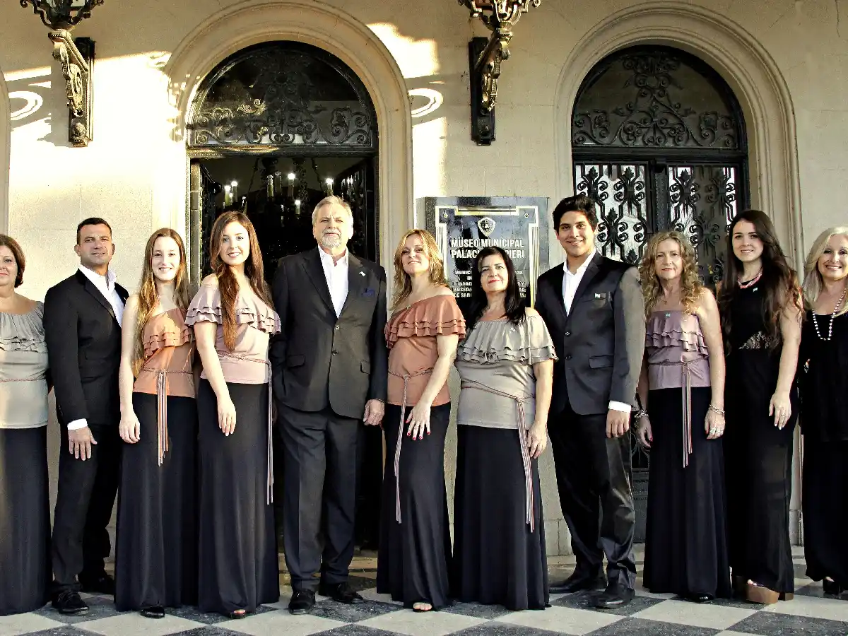 Embajada Cultural lleva su show a la sala Regino Maders de la Legislatura de Córdoba