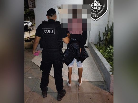 A punta de escopeta se metió a robar a una casa, se peleó con los vecinos y terminó detenido