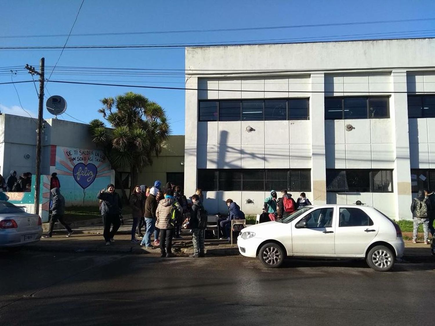 Estudiantes de la Secundaria 1 reclamaron por la calefacción con una sentada