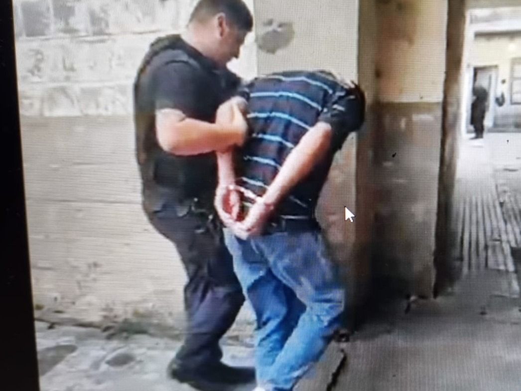 El joven de 20 años fue identificado y posteriormente liberado porque el delito que cometió es de lesiones leves y amenazas.
