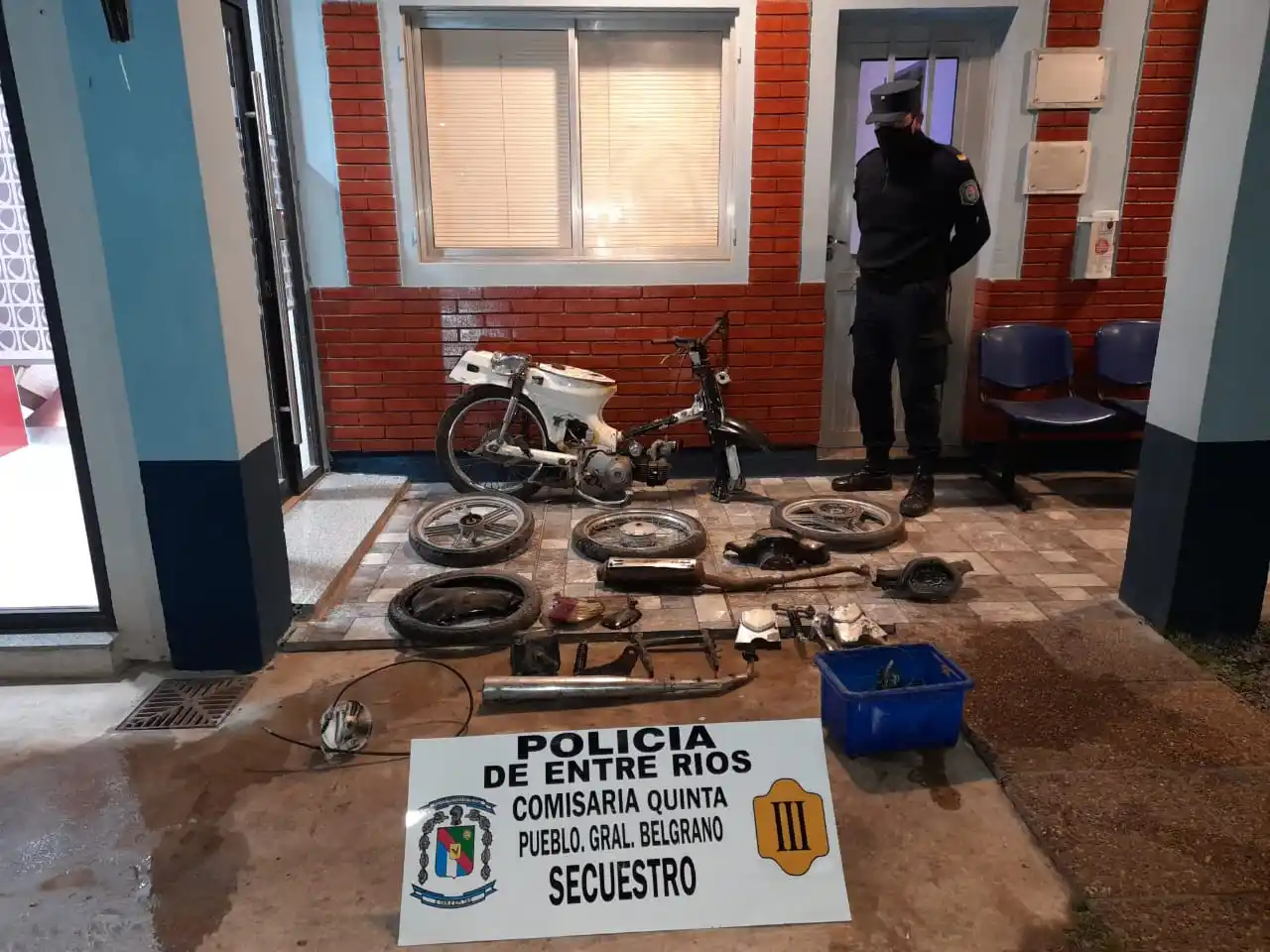 Secuestraron una moto y varios elementos de motos sin identificación