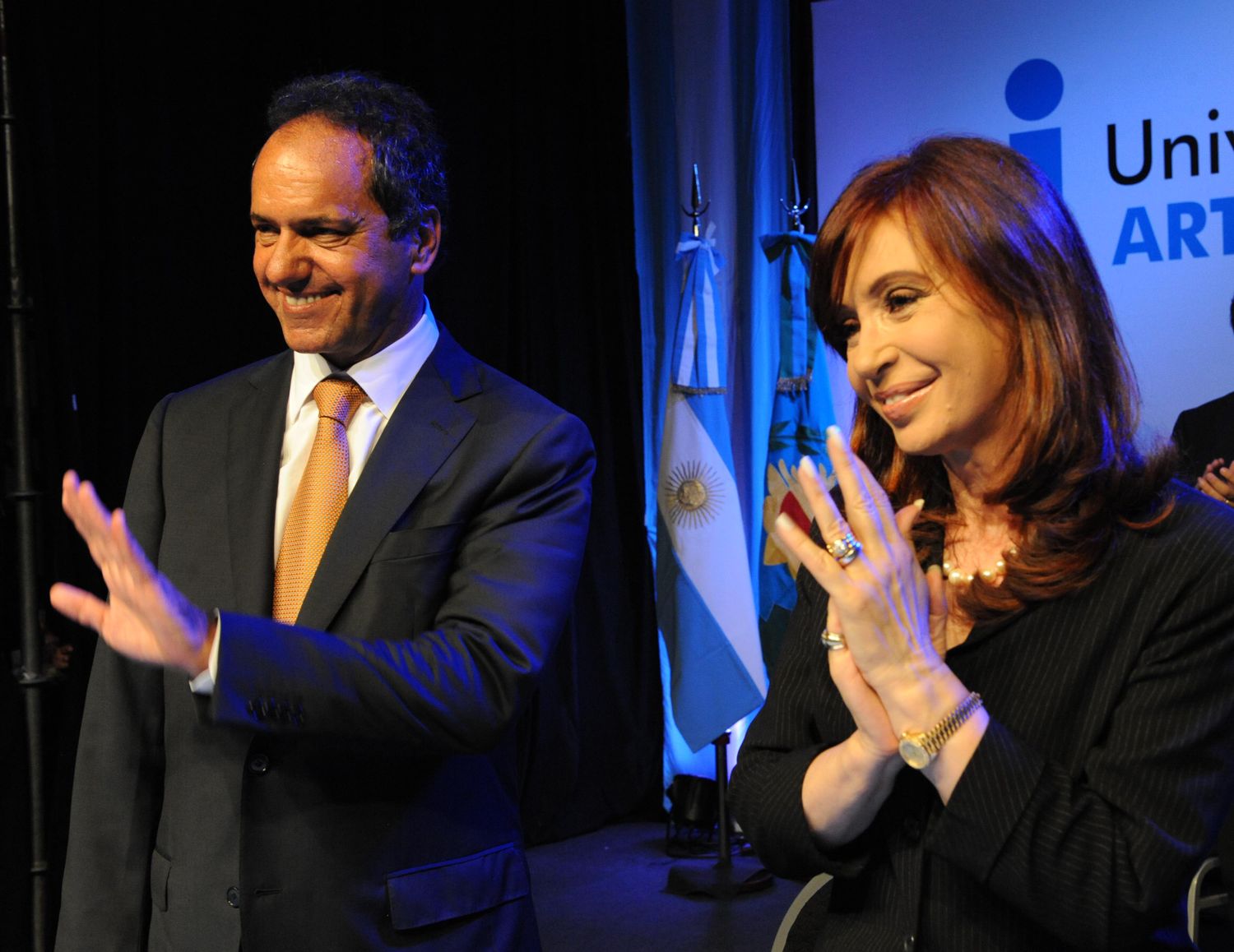 Cristina y Scioli  juntos en el Teatro Argentino