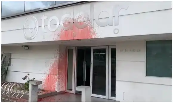 Atacan con pintura y excremento  a la cadena radial Todelar
