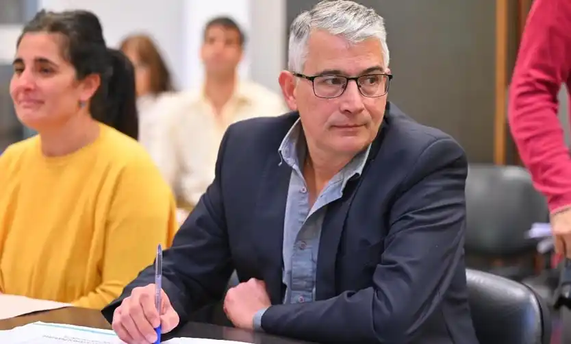 Proponen incorporar la enseñanza de Inteligencia Artificial en todas las secundarias bonaerenses