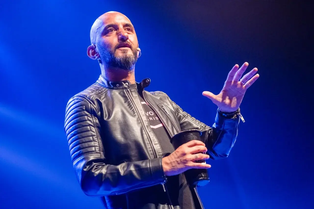 El Pela Romero se despide de su ciclo “Basta de amores de mierda”