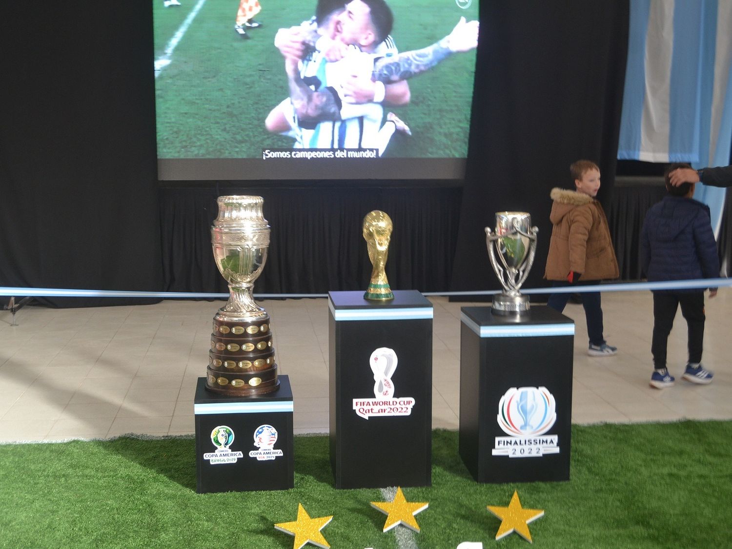 Las copas del mundo, de América y de las Confederaciones estarán este viernes en Larroque.
