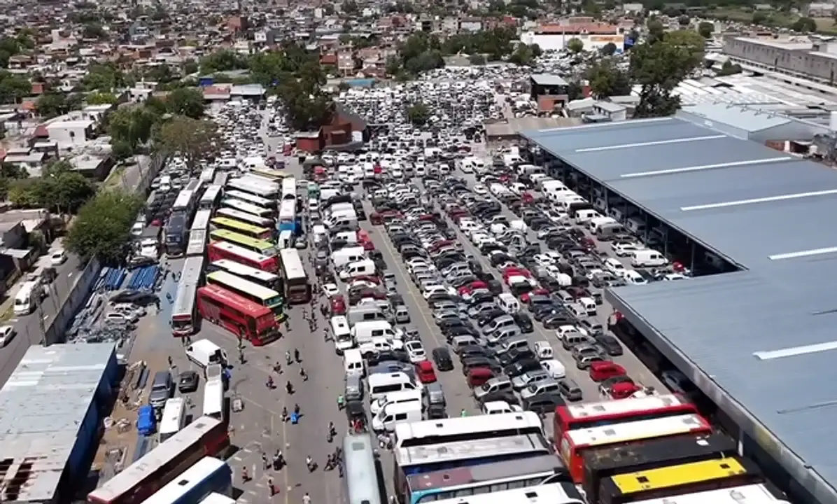 Dos de los tres predios de La Salada volvieron a funcionar este lunes