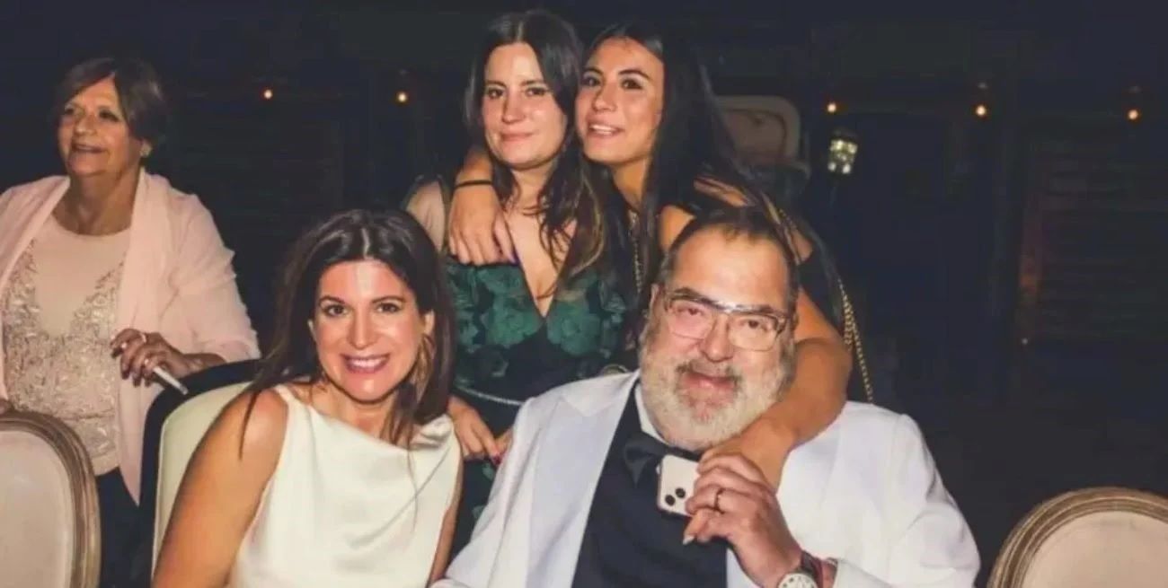 No tiene sepsis y el resto, todo bien. No tiene fiebre, los drenajes ya casi no sacan líquido, la presión está perfecta, pulsaciones bien, está despierto y tranquilo”, confirmó la hija del periodista.