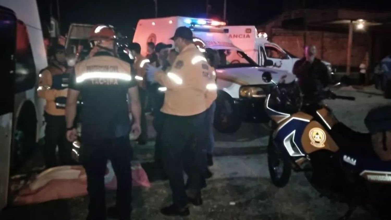 ¡ESTABA CAMBIANDO UN CAUCHO! Murió aplastado por autobús (+ Fotos)