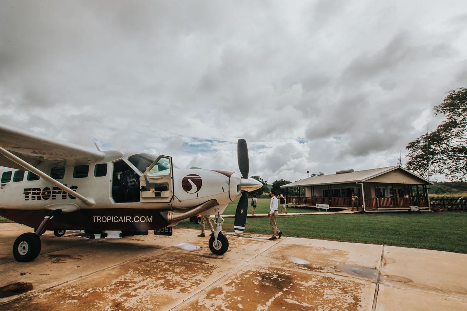 Huracán Beryl: Tropic Air retomó sus vuelos