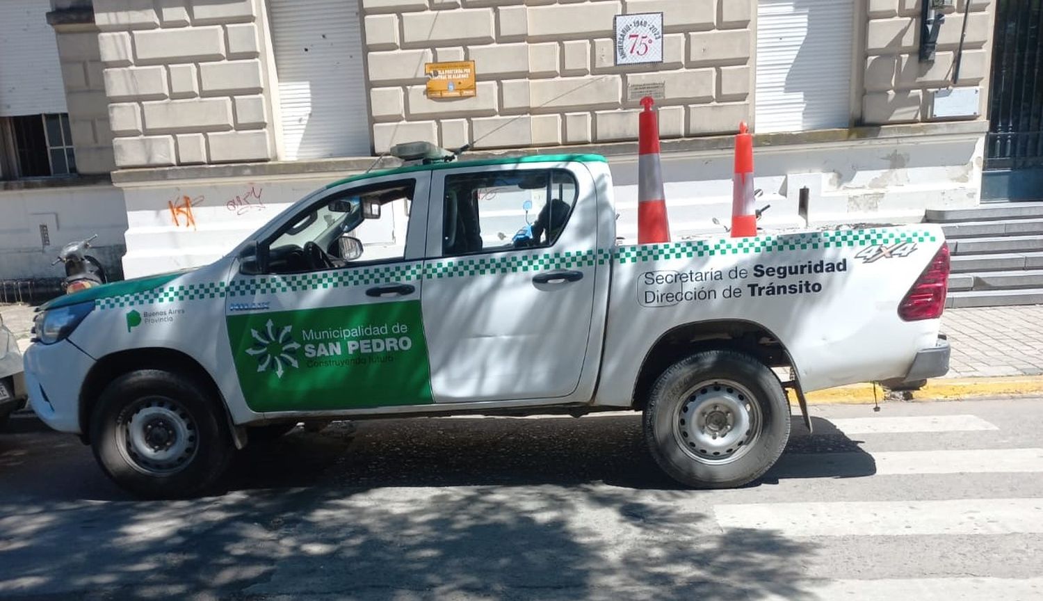Reporte Ciudadano: "Después te acarrean el auto por estar mal estacionado"